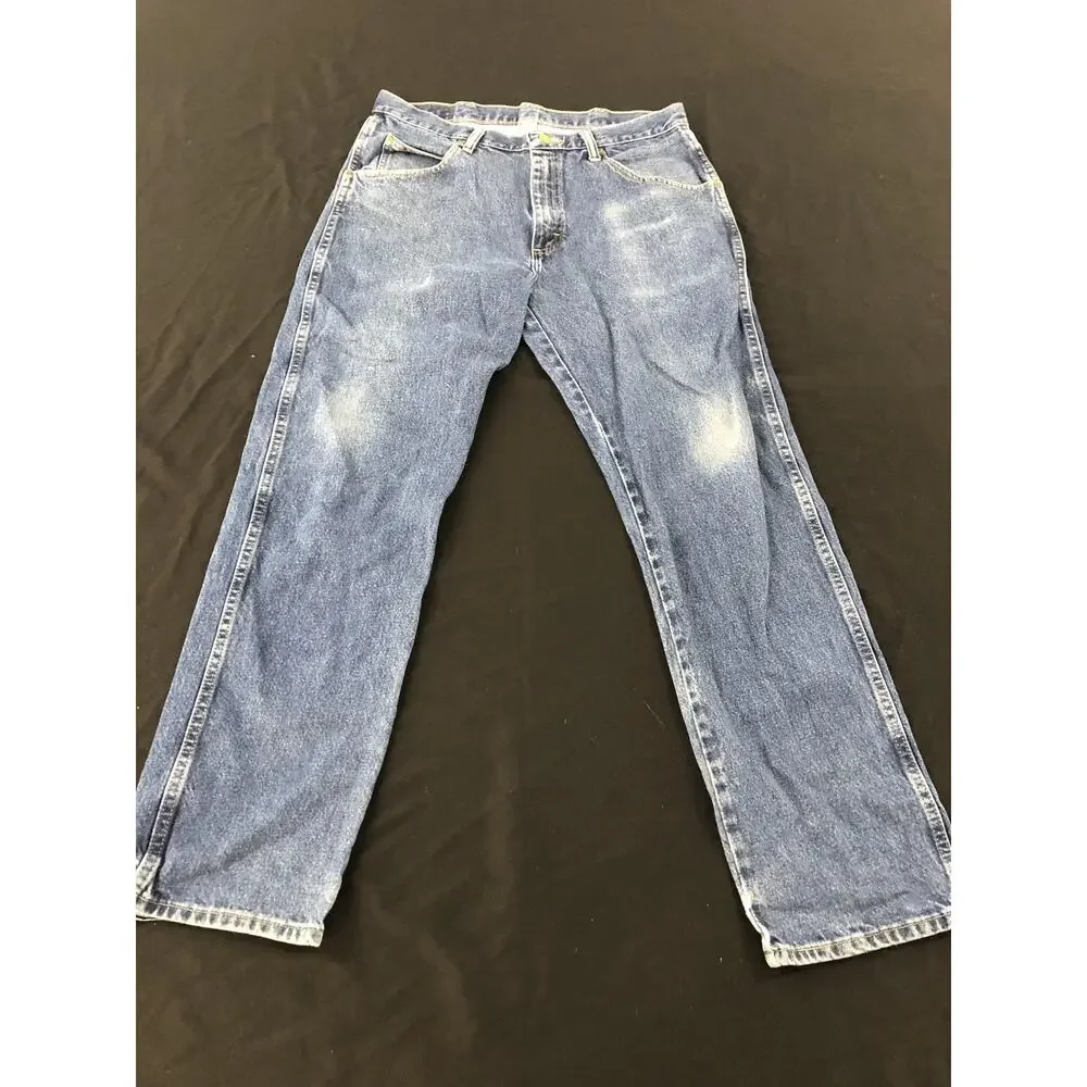 Wrangler Jeans Mens 34x30 Blue Medium Wash Regular Fit Straight Denim Pockets